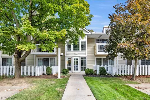 2960 S Bay Dr #J10, Westlake, OH 44145