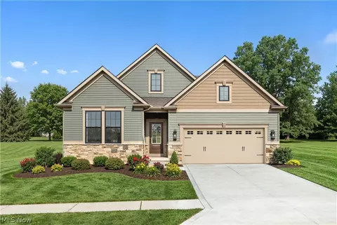 818 Colesbourne Cir, Green, OH 44685