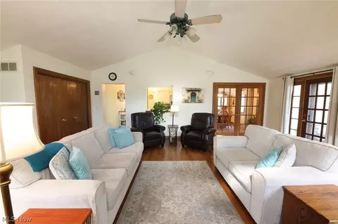 Living - 115 Forest Rd, Weirton, WV 26062 photo 3 of 7