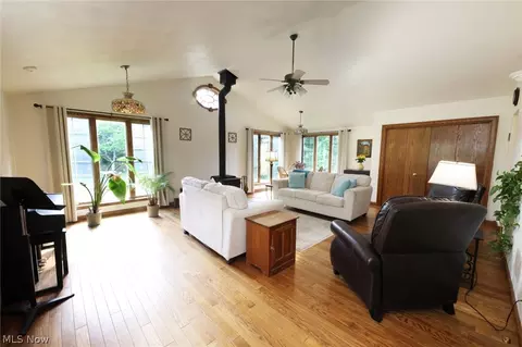 Living - 115 Forest Rd, Weirton, WV 26062 photo 4 of 7