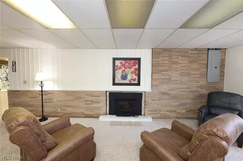 Living - 115 Forest Rd, Weirton, WV 26062 photo 5 of 7