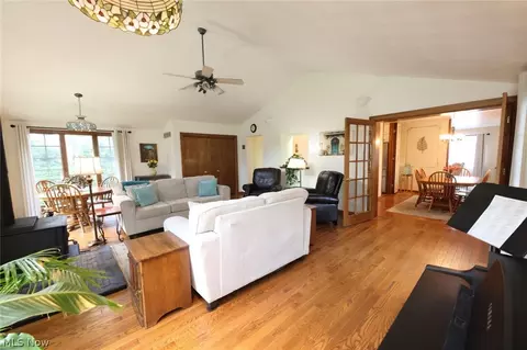 Living - 115 Forest Rd, Weirton, WV 26062 photo 2 of 7