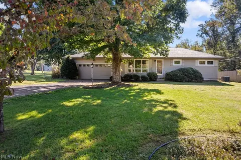 11363 Dupont Rd, Washington, WV 26181