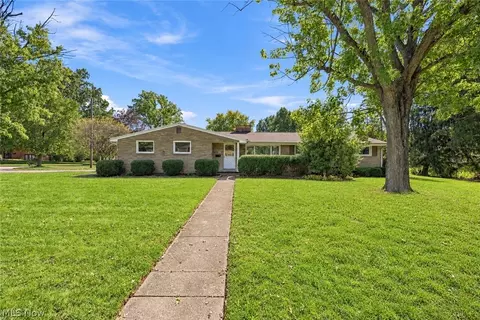 622 Summit St SE, North Canton, OH 44720