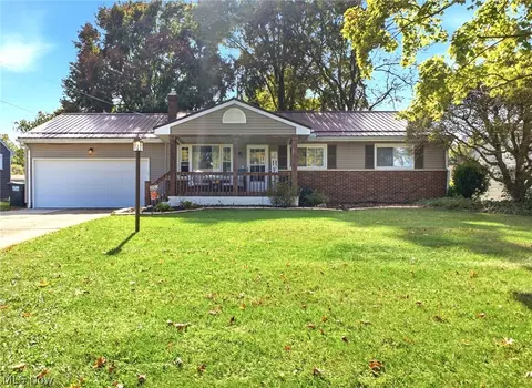 3940 Loma Vista Dr, Youngstown, OH 44511
