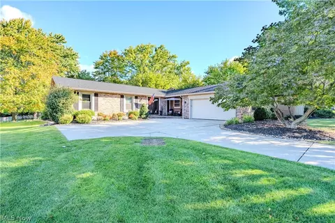17096 Hawks Lookout Ln, Strongsville, OH 44136