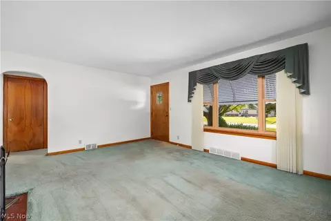 Living - 111 Yunker Ct, Elyria, OH 44035 photo 3 of 4