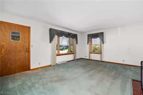 Living - 111 Yunker Ct, Elyria, OH 44035 photo 2 of 4