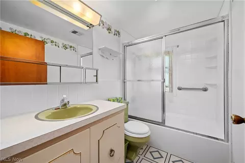 Bath - 111 Yunker Ct, Elyria, OH 44035 photo 2 of 2