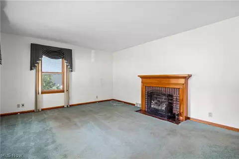 Living - 111 Yunker Ct, Elyria, OH 44035 photo 1 of 4