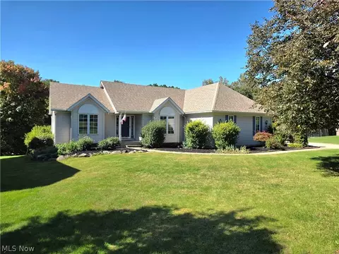 9286 Forest Point Dr, Macedonia, OH 44056