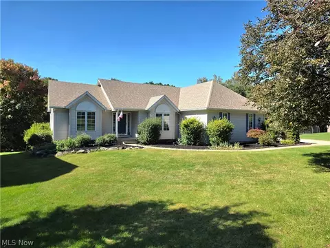 9286 Forest Point Dr, Macedonia, OH 44056