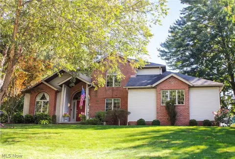 1938 Fairway Dr, Uniontown, OH 44685
