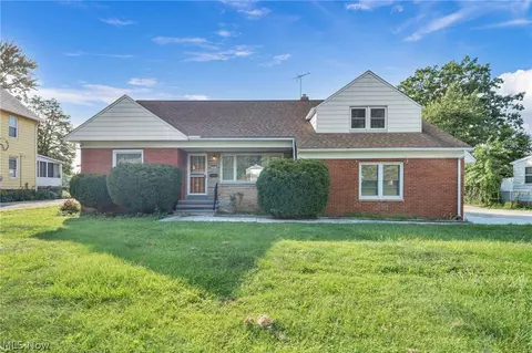 Exterior - 800 E 250th St, Euclid, OH 44132 photo 2 of 7