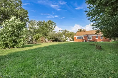 Exterior - 800 E 250th St, Euclid, OH 44132 photo 5 of 7