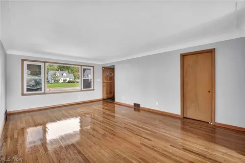 Living - 800 E 250th St, Euclid, OH 44132 photo 2 of 11