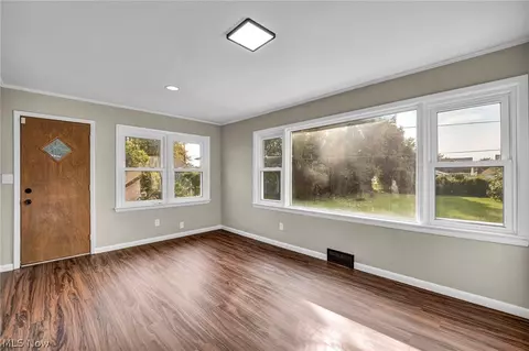 Living - 800 E 250th St, Euclid, OH 44132 photo 10 of 11