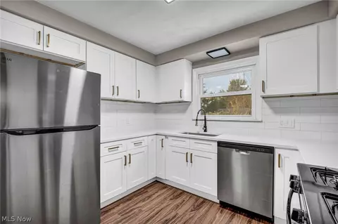 Kitchen - 800 E 250th St, Euclid, OH 44132 photo 2 of 3