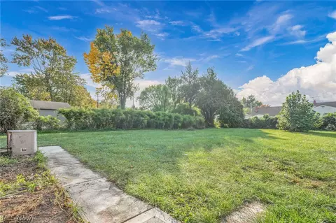 Exterior - 800 E 250th St, Euclid, OH 44132 photo 7 of 7
