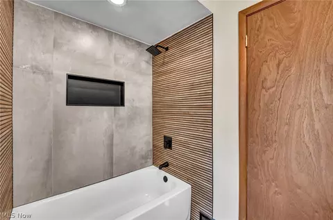 Bath - 800 E 250th St, Euclid, OH 44132 photo 1 of 3