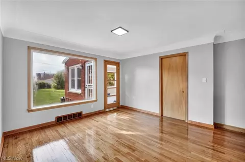 Living - 800 E 250th St, Euclid, OH 44132 photo 1 of 11