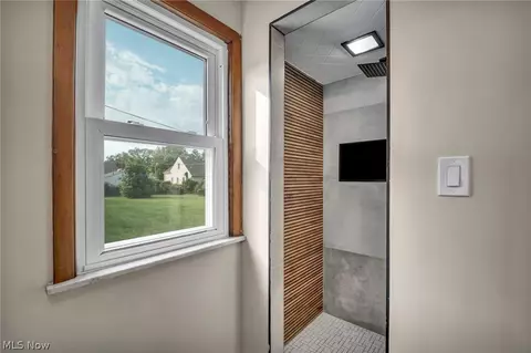 Bath - 800 E 250th St, Euclid, OH 44132 photo 2 of 3