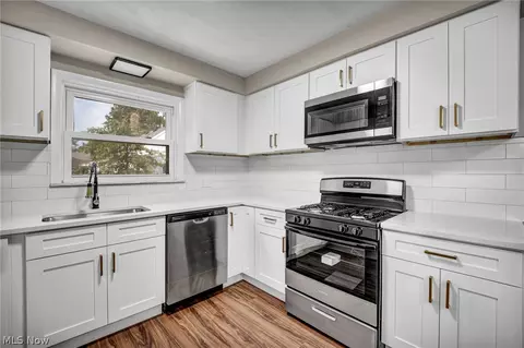 Kitchen - 800 E 250th St, Euclid, OH 44132 photo 3 of 3