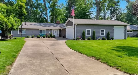 16 Keewaydin Dr, Timberlake, OH 44095