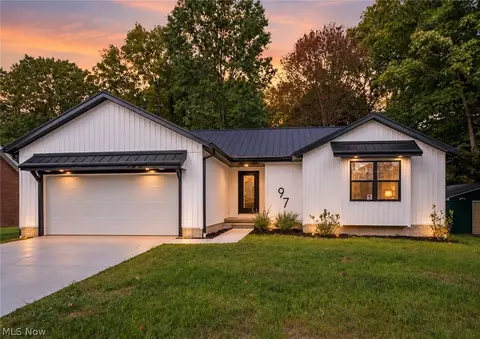 97 Nottingham St, Tallmadge, OH 44278