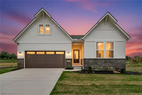 824 Colesbourne Cir, Green, OH 44685