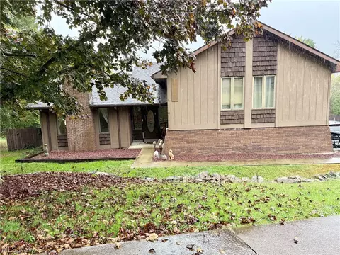 1460 Homestead Dr, East Liverpool, OH 43920