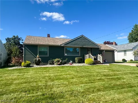 910 Woodlawn Ave, Girard, OH 44420