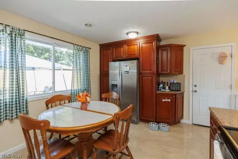 Kitchen - 245 Defiance Ave, Elyria, OH 44035 photo 2 of 4
