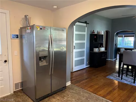 Entry Way - 2018 W 10th St, Ashtabula, OH 44004 photo 1 of 5