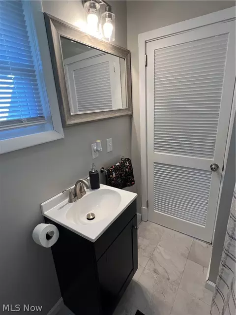 Bath - 2018 W 10th St, Ashtabula, OH 44004 photo 4 of 4