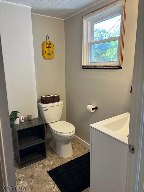 Bath - 2018 W 10th St, Ashtabula, OH 44004 photo 1 of 4