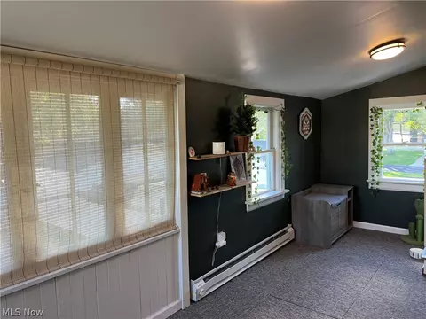 Entry Way - 2018 W 10th St, Ashtabula, OH 44004 photo 3 of 5
