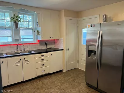 Kitchen - 2018 W 10th St, Ashtabula, OH 44004 photo 2 of 2