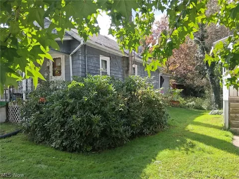 315 E Walnut St, Wadsworth, OH 44281 photo 2