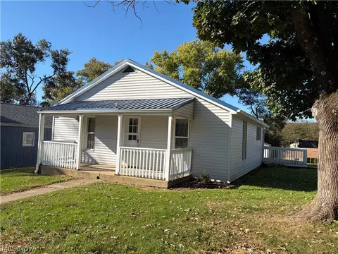 93 Deerfield Rd, Zanesville, OH 43701