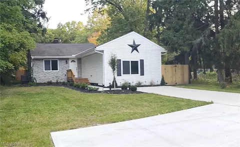 4867 Royalwood Rd, North Royalton, OH 44133