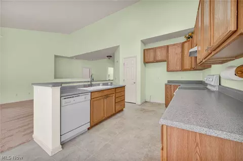 Kitchen - 922 Rustic Ct, Brunswick, OH 44212 photo 4 of 4