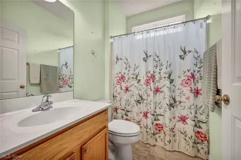 Bath - 922 Rustic Ct, Brunswick, OH 44212 photo 1 of 3