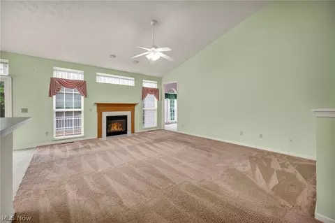 Living - 922 Rustic Ct, Brunswick, OH 44212 photo 2 of 4