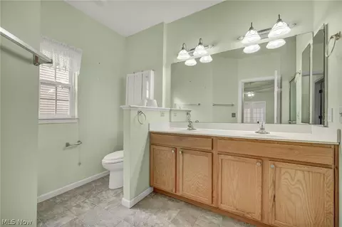 Bath - 922 Rustic Ct, Brunswick, OH 44212 photo 2 of 3