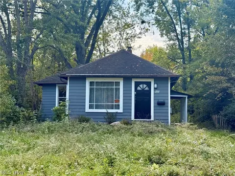 933 Oak St SW, Warren, OH 44485