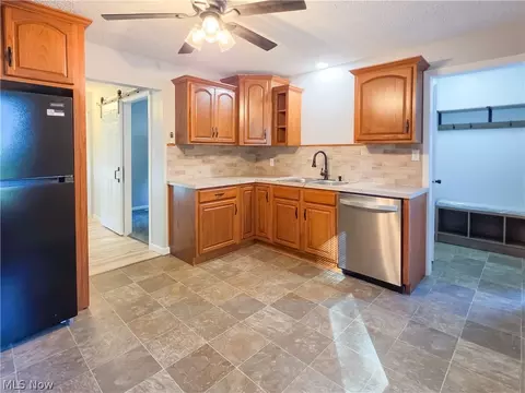 Kitchen - 39 Forest Ave SE, Massillon, OH 44646 photo 2 of 3