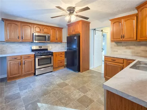 Kitchen - 39 Forest Ave SE, Massillon, OH 44646 photo 1 of 3