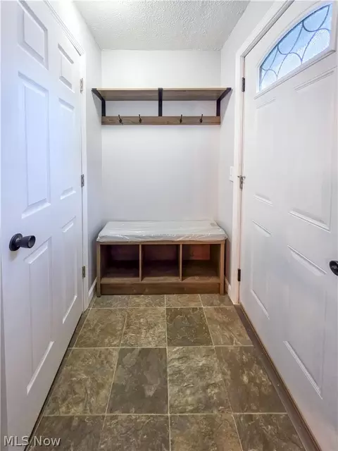 Entry Way - 39 Forest Ave SE, Massillon, OH 44646 photo 2 of 2
