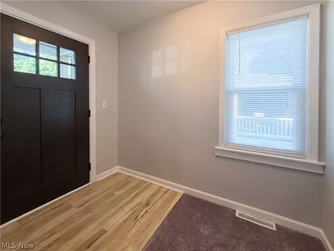 Entry Way - 39 Forest Ave SE, Massillon, OH 44646 photo 1 of 2